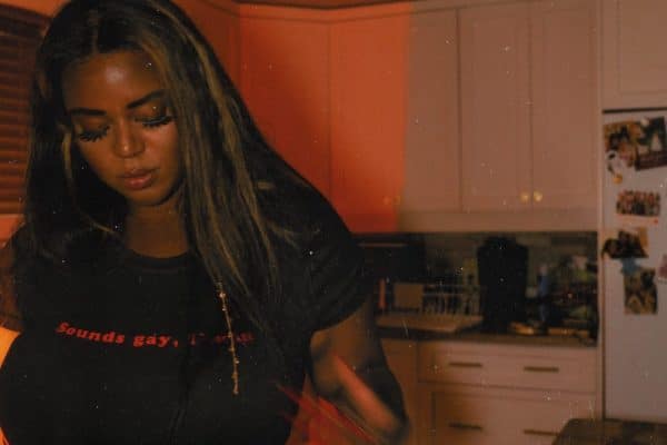 Rëa Breaks Through With Genre-Bending Debut “Living Without You”